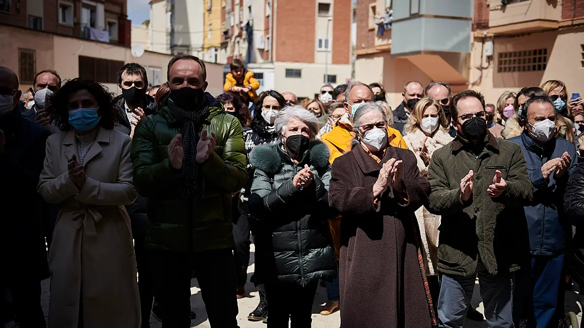 Acto de colocación de la placa en recuerdo de Tomás Caballero, concejal del Ayuntamiento de Pamplona asesinado por la banda terrorista ETA. PABLO LASAOSA