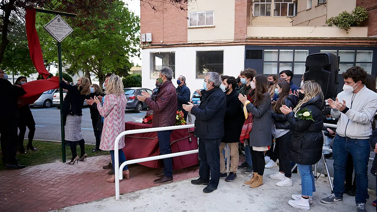 Acto de colocación de la placa en recuerdo de Tomás Caballero, concejal del Ayuntamiento de Pamplona asesinado por la banda terrorista ETA. PABLO LASAOSA