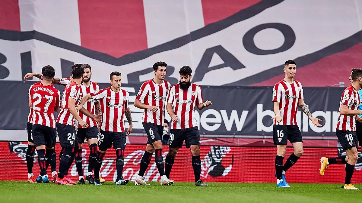 Los jugadores del Athletic celebran el gol durante el encuentro entre Athletic de Bilbao y Osasuna correspondiente a la jornada 35 de primera división que han disputado en el estadio de San Mamés. AFP7 / Europa Press