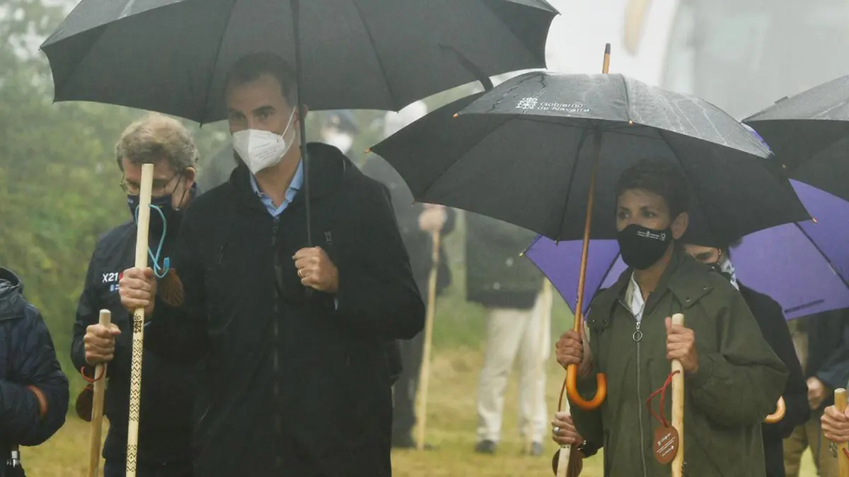 El Rey Felipe VI junto con la presidente del Gobierno de Navarra, María Chivite, en Roncesvalles PABLO LASAOSA