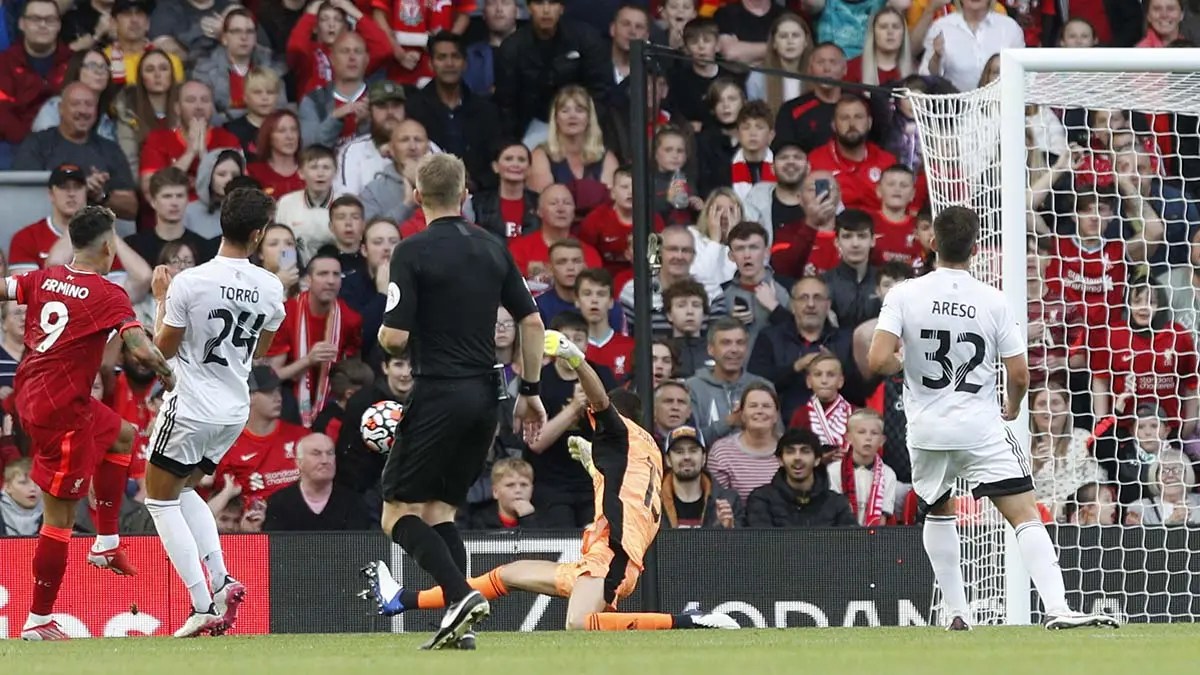 Liverpool y Osasuna se enfrentan en un partido amistoso en Anfield como homenaje a Michael Robinson. C.A. OSASUNA