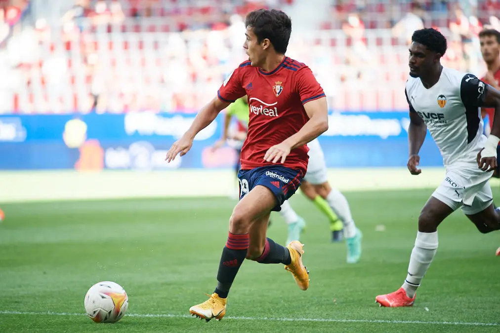 Partido entre Osasuna y Valencia correspondiente a la jornada número 4 disputado en el estadio de El Sadar de Pamplona. MIGUEL OSÉS