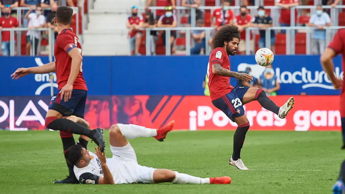 Partido entre Osasuna y Valencia correspondiente a la jornada número 4 disputado en el estadio de El Sadar de Pamplona. MIGUEL OSÉS