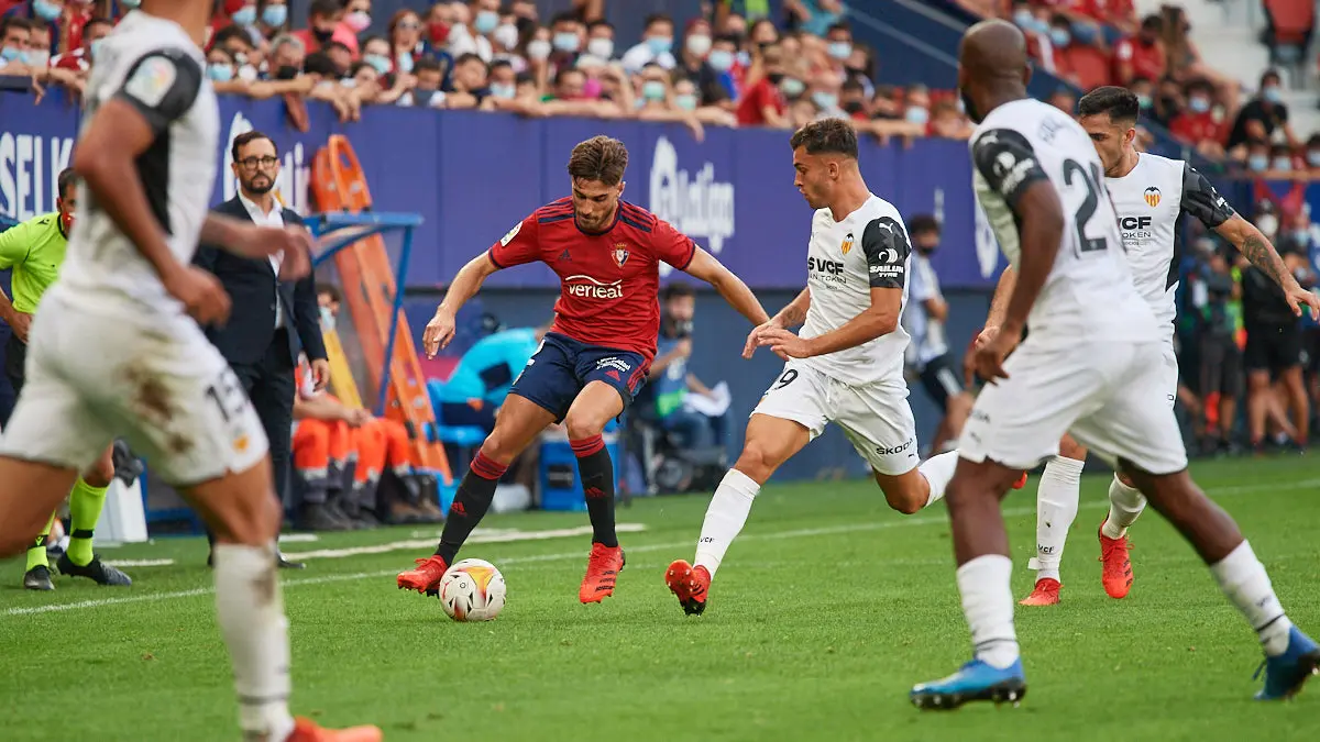 Partido entre Osasuna y Valencia correspondiente a la jornada número 4 disputado en el estadio de El Sadar de Pamplona. MIGUEL OSÉS