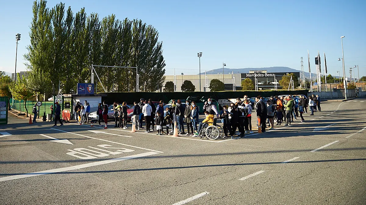 Osasuna se entrena en las instalaciones de Tajonar con afición por primera vez desde que comenzó la crisis del coronavirus. PABLO LASAOSA