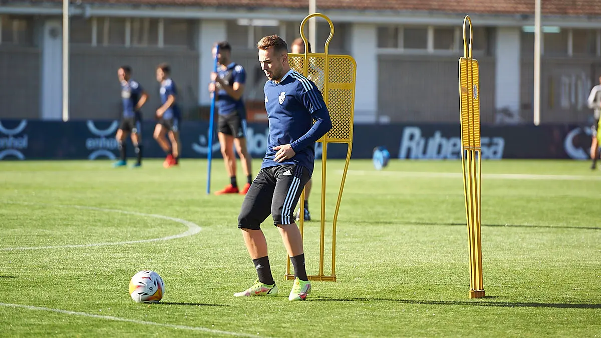 Osasuna se entrena en las instalaciones de Tajonar con afición por primera vez desde que comenzó la crisis del coronavirus. PABLO LASAOSA