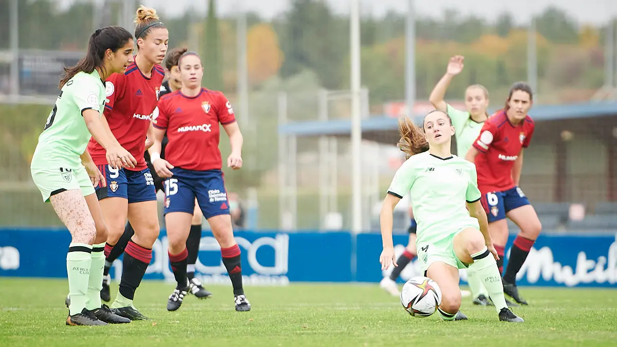 Osasuna femenino se enfrenta al Athletic Club B en las instalaciones de Tajonar. PABLO LASAOSA