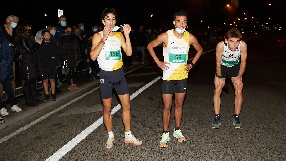 Tres primeros clasificados masculinos en la XXXVIII edición de la San Silvestre de Pamplona 2021 en categoría absoluta. IÑIGO ALZUGARAY