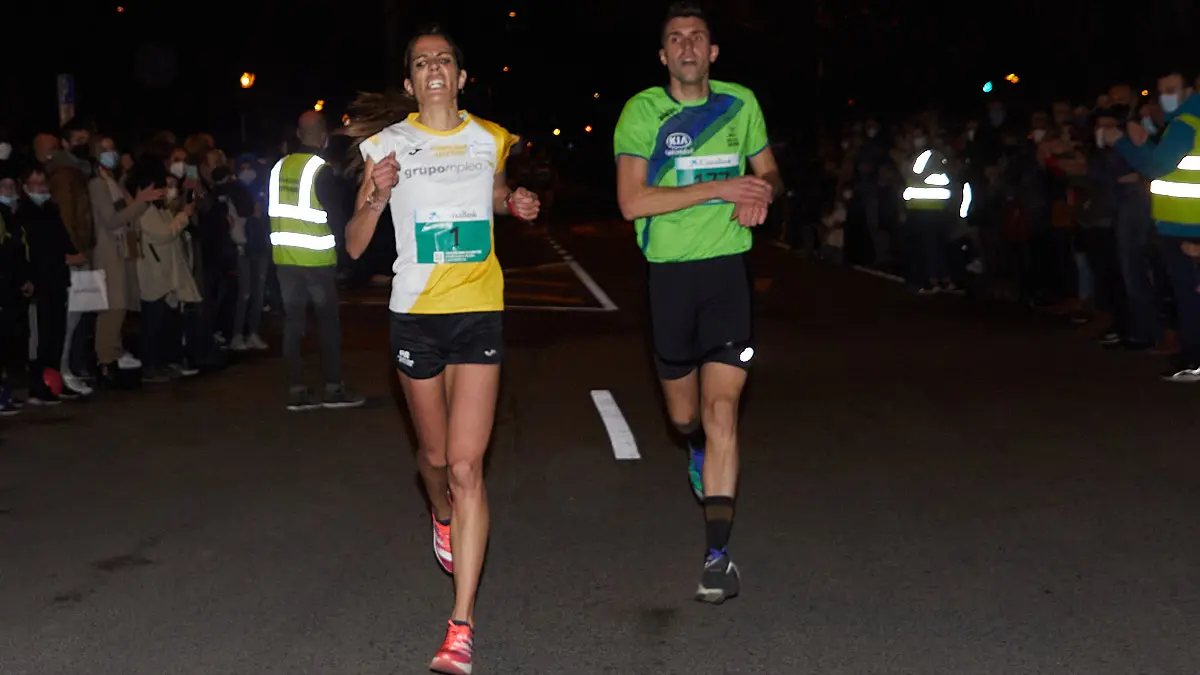 Tres primeras clasificadas femeninas en la XXXVIII edición de la San Silvestre de Pamplona 2021 en categoría absoluta. IÑIGO ALZUGARAY