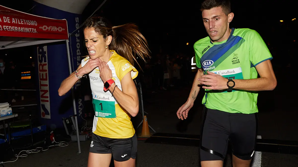 Tres primeras clasificadas femeninas en la XXXVIII edición de la San Silvestre de Pamplona 2021 en categoría absoluta. IÑIGO ALZUGARAY