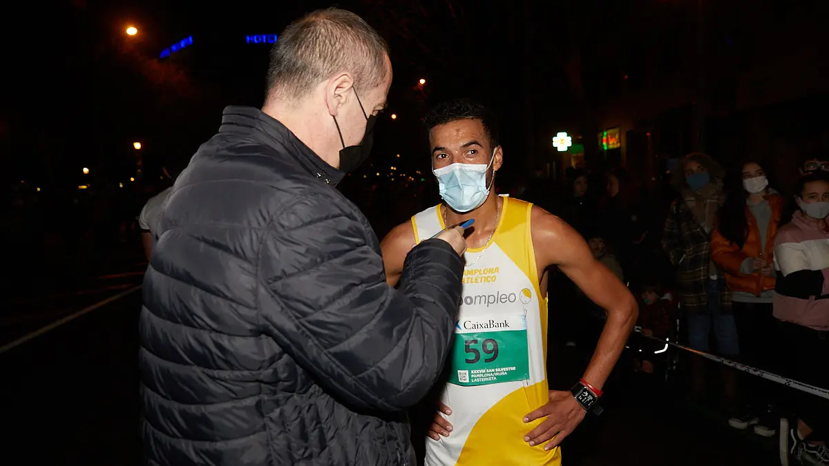 Tres primeros clasificados masculinos en la XXXVIII edición de la San Silvestre de Pamplona 2021 en categoría absoluta. IÑIGO ALZUGARAY
