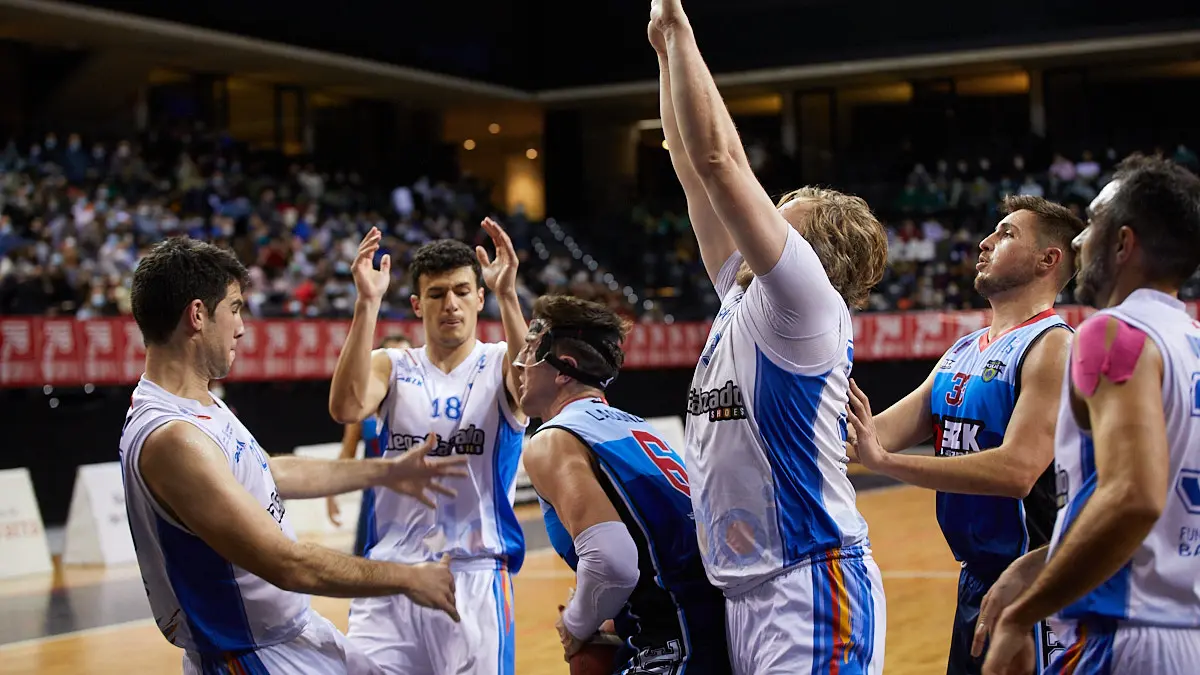 Partido de baloncesto de la Liga EBA entre el Megacalzado Ardoi y el Valle de Egüés disputado en el pabellón Navarra Arena. IÑIGO ALZUGARAY