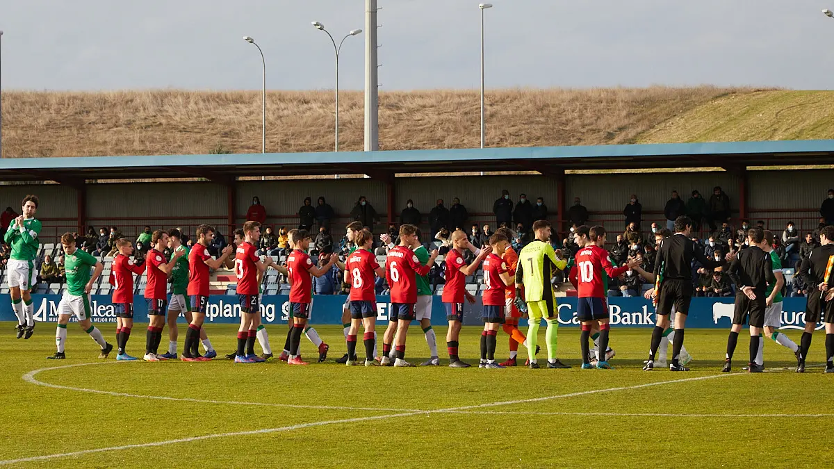 Partido de fútbol correspondiente al grupo 2 de la Segunda RFEF entre Osasuna Promesas y AD San Juan disputado en las instalaciones de Tajonar. IÑIGO ALZUGARAY