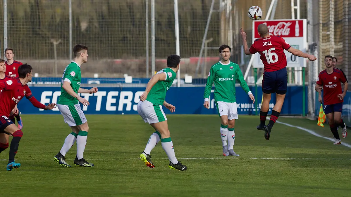 Partido de fútbol correspondiente al grupo 2 de la Segunda RFEF entre Osasuna Promesas y AD San Juan disputado en las instalaciones de Tajonar. IÑIGO ALZUGARAY