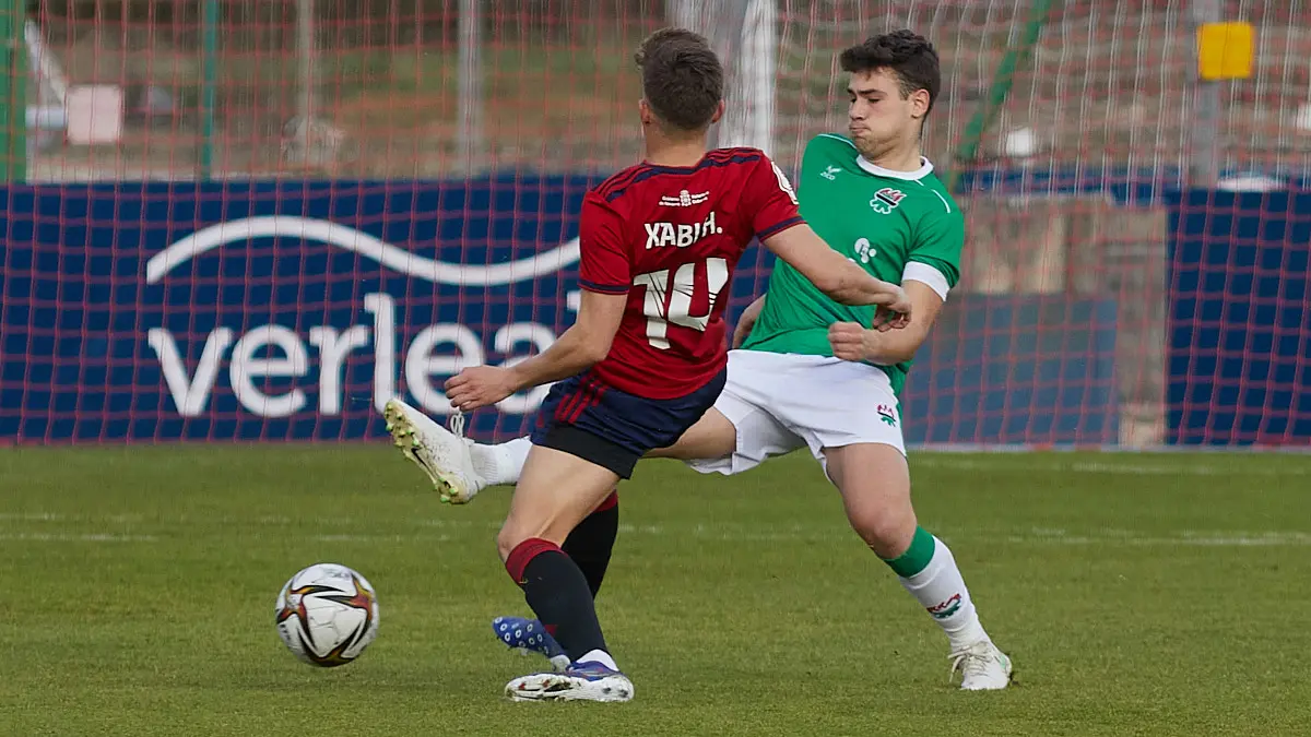 Partido de fútbol correspondiente al grupo 2 de la Segunda RFEF entre Osasuna Promesas y AD San Juan disputado en las instalaciones de Tajonar. IÑIGO ALZUGARAY