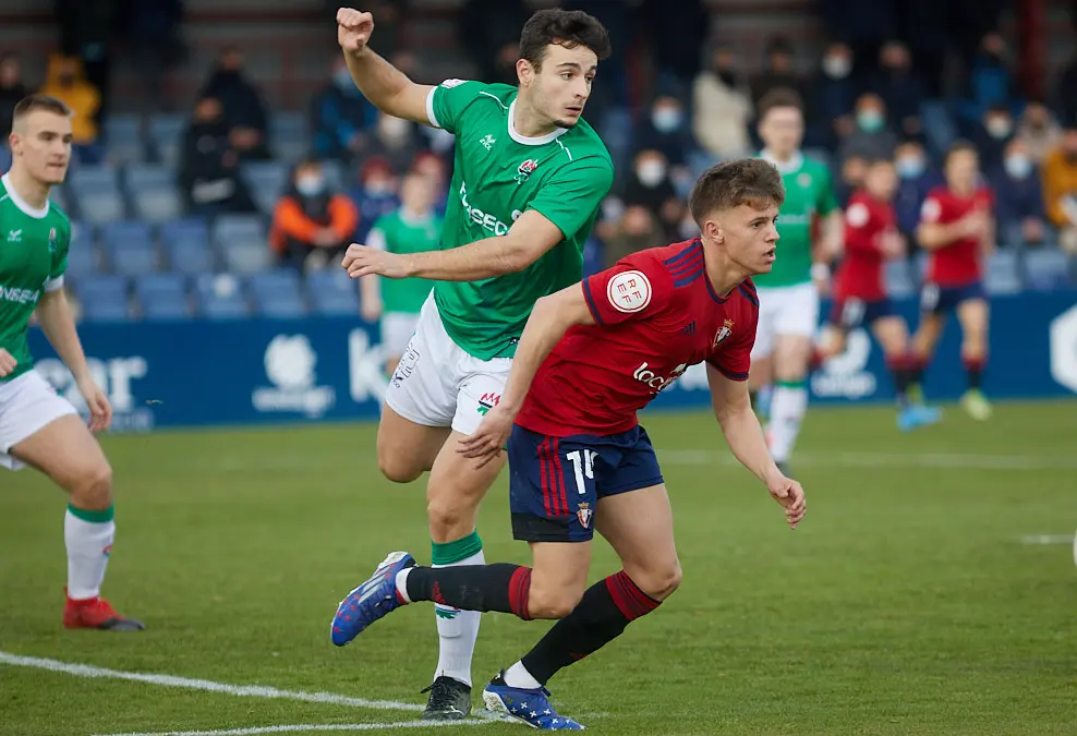 Partido de fútbol correspondiente al grupo 2 de la Segunda RFEF entre Osasuna Promesas y AD San Juan disputado en las instalaciones de Tajonar. IÑIGO ALZUGARAY