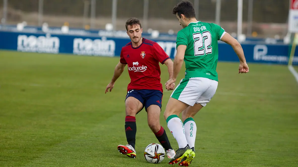 Partido de fútbol correspondiente al grupo 2 de la Segunda RFEF entre Osasuna Promesas y AD San Juan disputado en las instalaciones de Tajonar. IÑIGO ALZUGARAY