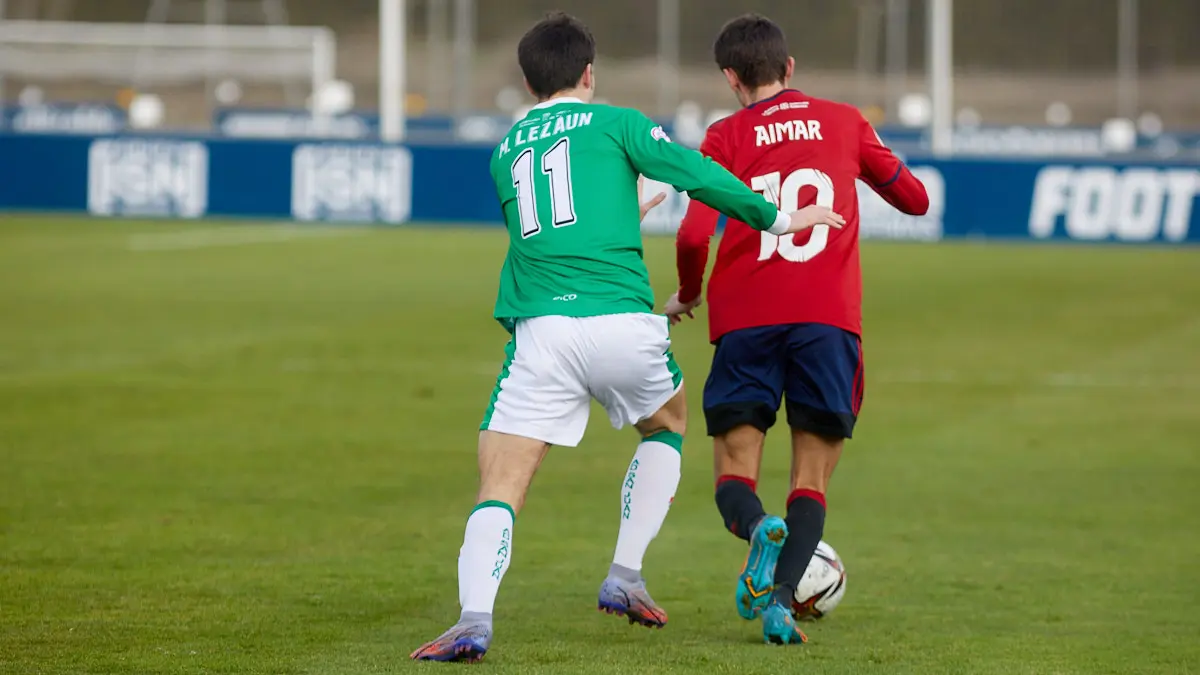 Partido de fútbol correspondiente al grupo 2 de la Segunda RFEF entre Osasuna Promesas y AD San Juan disputado en las instalaciones de Tajonar. IÑIGO ALZUGARAY