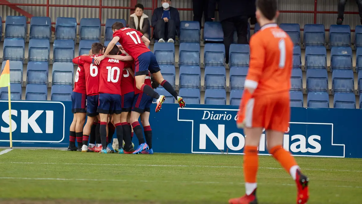 Partido de fútbol correspondiente al grupo 2 de la Segunda RFEF entre Osasuna Promesas y AD San Juan disputado en las instalaciones de Tajonar. IÑIGO ALZUGARAY