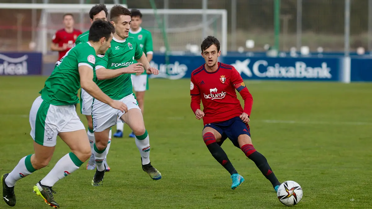 Partido de fútbol correspondiente al grupo 2 de la Segunda RFEF entre Osasuna Promesas y AD San Juan disputado en las instalaciones de Tajonar. IÑIGO ALZUGARAY