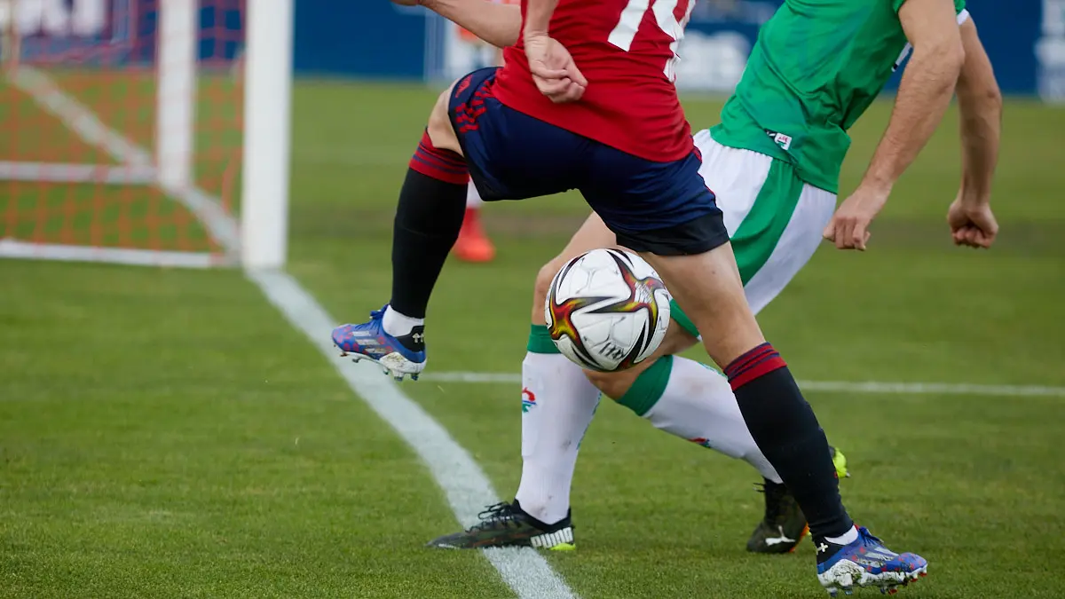 Partido de fútbol correspondiente al grupo 2 de la Segunda RFEF entre Osasuna Promesas y AD San Juan disputado en las instalaciones de Tajonar. IÑIGO ALZUGARAY