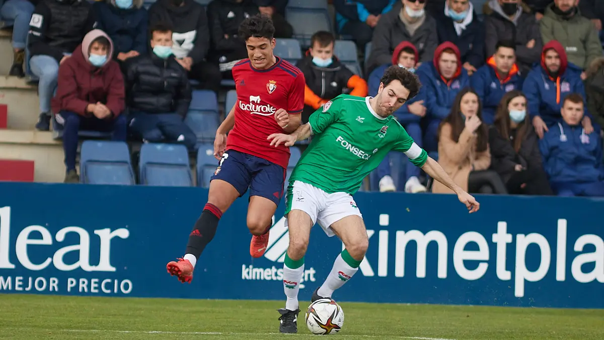 Partido de fútbol correspondiente al grupo 2 de la Segunda RFEF entre Osasuna Promesas y AD San Juan disputado en las instalaciones de Tajonar. IÑIGO ALZUGARAY
