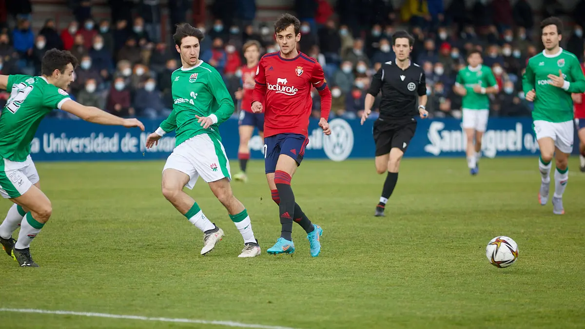 Partido de fútbol correspondiente al grupo 2 de la Segunda RFEF entre Osasuna Promesas y AD San Juan disputado en las instalaciones de Tajonar. IÑIGO ALZUGARAY
