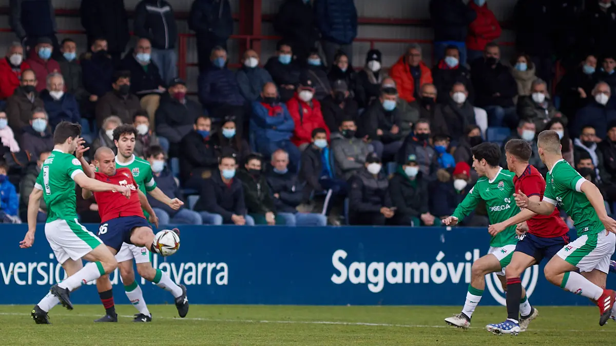Partido de fútbol correspondiente al grupo 2 de la Segunda RFEF entre Osasuna Promesas y AD San Juan disputado en las instalaciones de Tajonar. IÑIGO ALZUGARAY