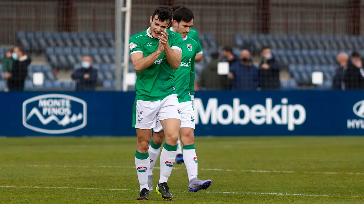 Partido de fútbol correspondiente al grupo 2 de la Segunda RFEF entre Osasuna Promesas y AD San Juan disputado en las instalaciones de Tajonar. IÑIGO ALZUGARAY