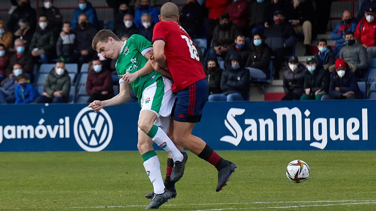 Partido de fútbol correspondiente al grupo 2 de la Segunda RFEF entre Osasuna Promesas y AD San Juan disputado en las instalaciones de Tajonar. IÑIGO ALZUGARAY