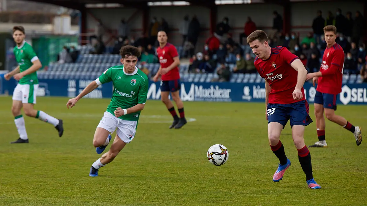 Partido de fútbol correspondiente al grupo 2 de la Segunda RFEF entre Osasuna Promesas y AD San Juan disputado en las instalaciones de Tajonar. IÑIGO ALZUGARAY