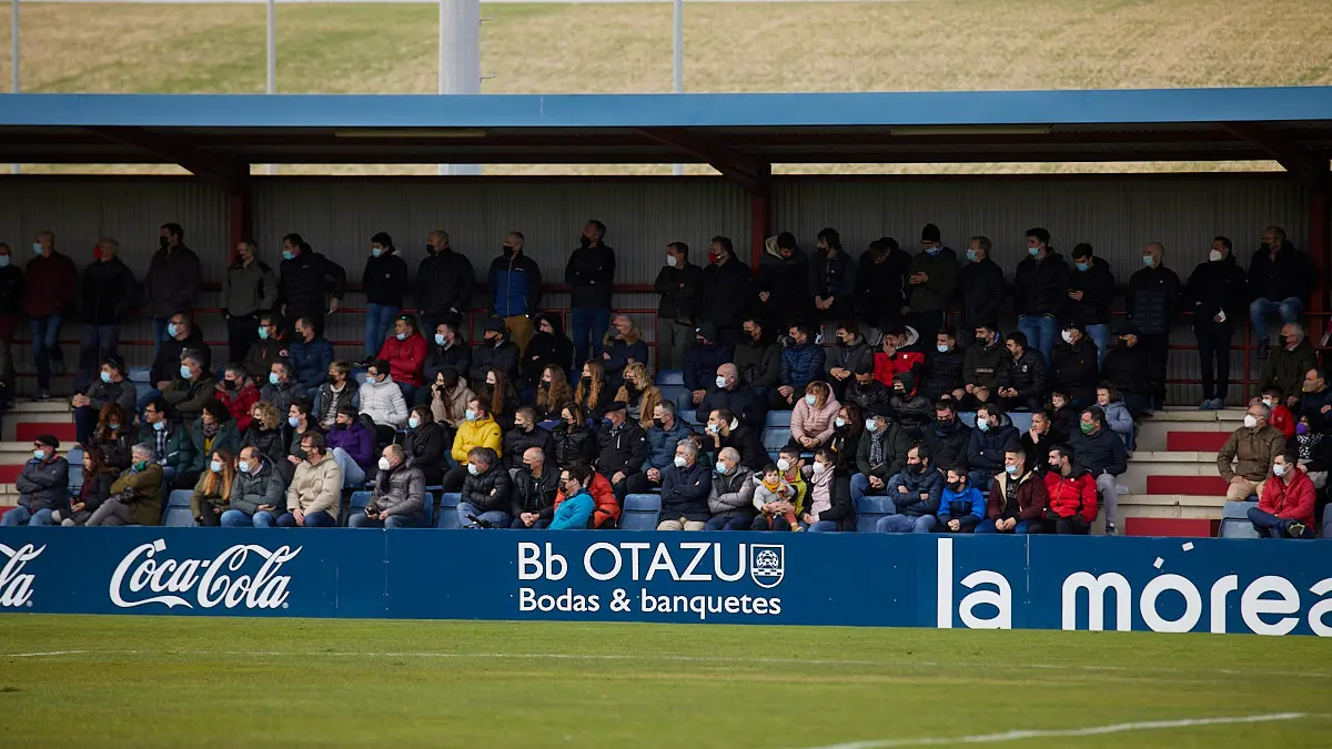 Partido de fútbol correspondiente al grupo 2 de la Segunda RFEF entre Osasuna Promesas y AD San Juan disputado en las instalaciones de Tajonar. IÑIGO ALZUGARAY