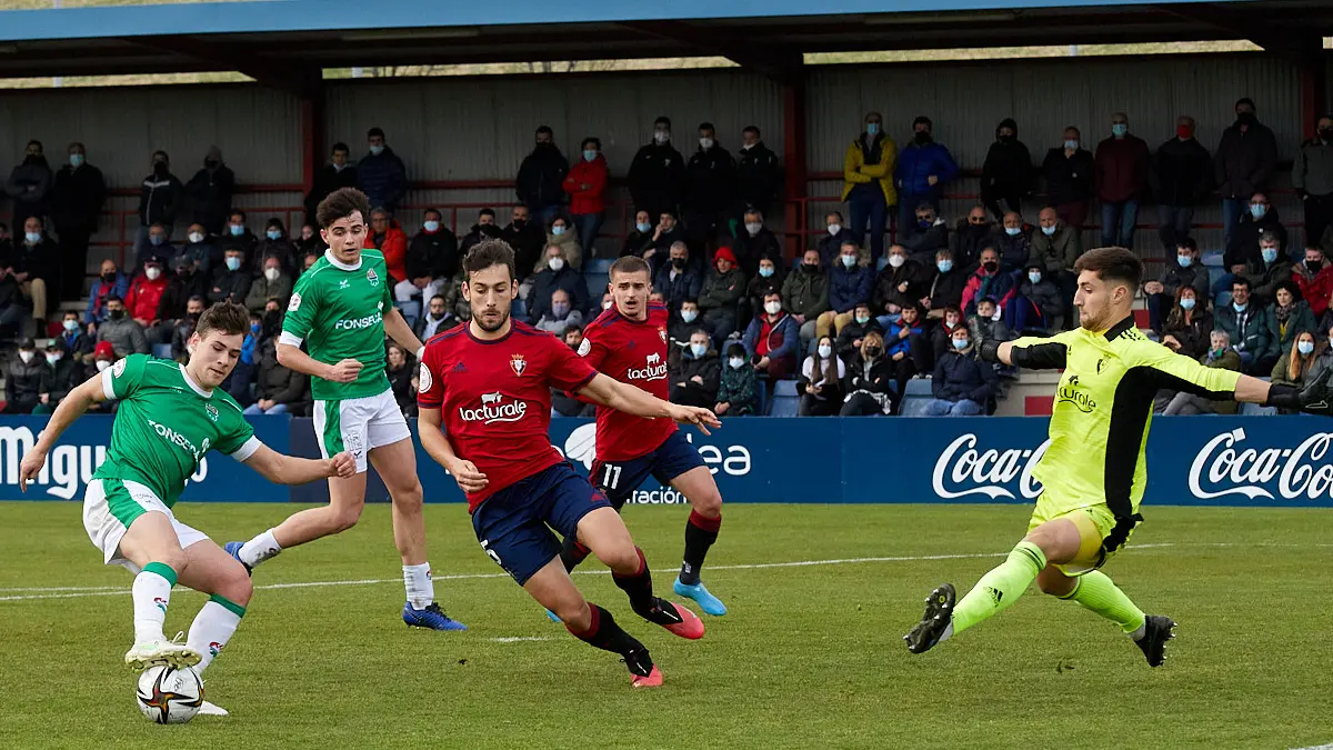 Partido de fútbol correspondiente al grupo 2 de la Segunda RFEF entre Osasuna Promesas y AD San Juan disputado en las instalaciones de Tajonar. IÑIGO ALZUGARAY