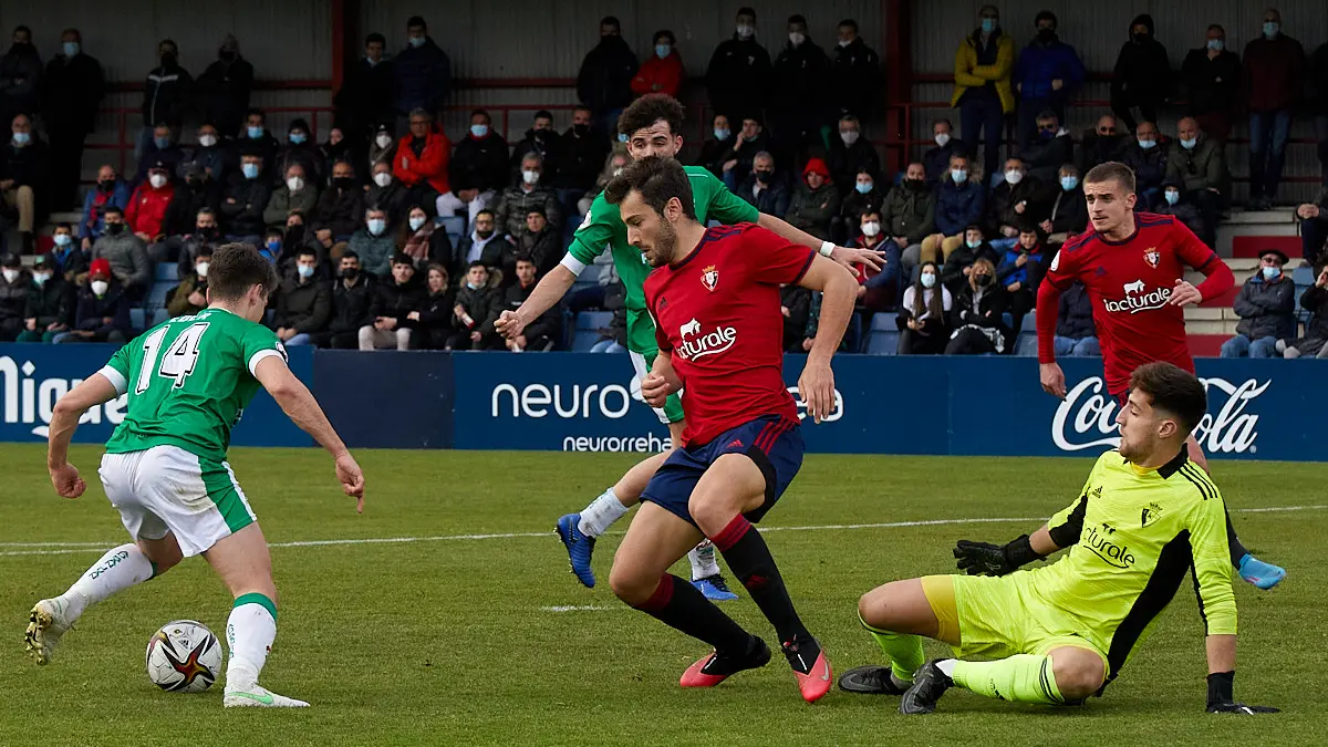 Partido de fútbol correspondiente al grupo 2 de la Segunda RFEF entre Osasuna Promesas y AD San Juan disputado en las instalaciones de Tajonar. IÑIGO ALZUGARAY