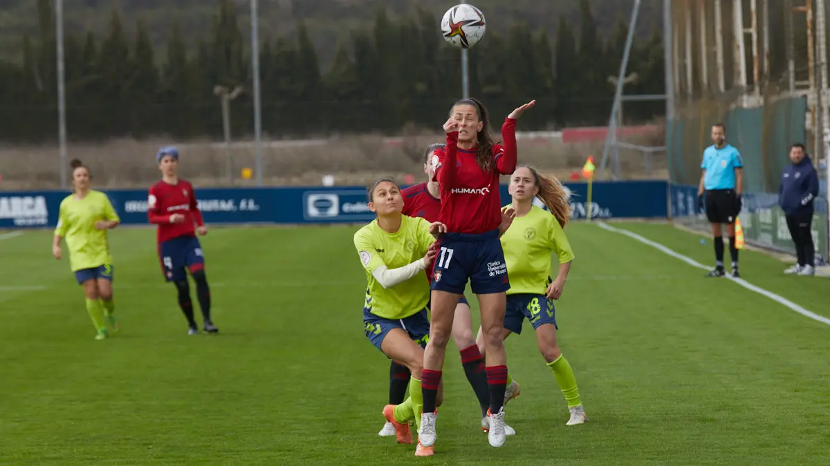 Partido de la Segunda División Femenina de Fútbol entre Osasuna y Levante Las Planas disputado en las instalaciones de Tajonar. IÑIGO ALZUGARAY