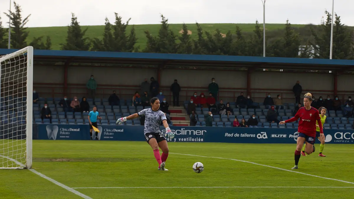 Partido de la Segunda División Femenina de Fútbol entre Osasuna y Levante Las Planas disputado en las instalaciones de Tajonar. IÑIGO ALZUGARAY
