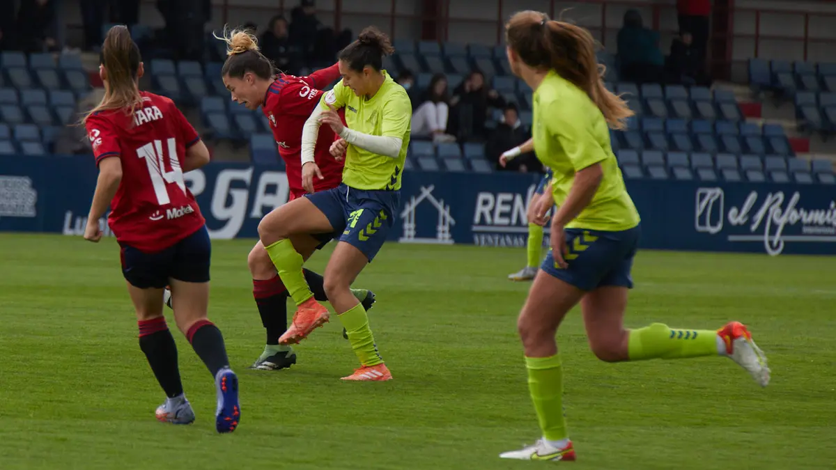 Partido de la Segunda División Femenina de Fútbol entre Osasuna y Levante Las Planas disputado en las instalaciones de Tajonar. IÑIGO ALZUGARAY