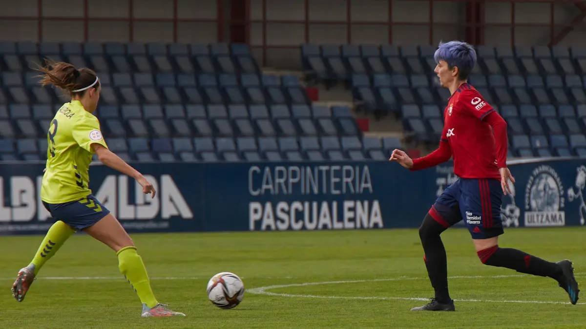Partido de la Segunda División Femenina de Fútbol entre Osasuna y Levante Las Planas disputado en las instalaciones de Tajonar. IÑIGO ALZUGARAY