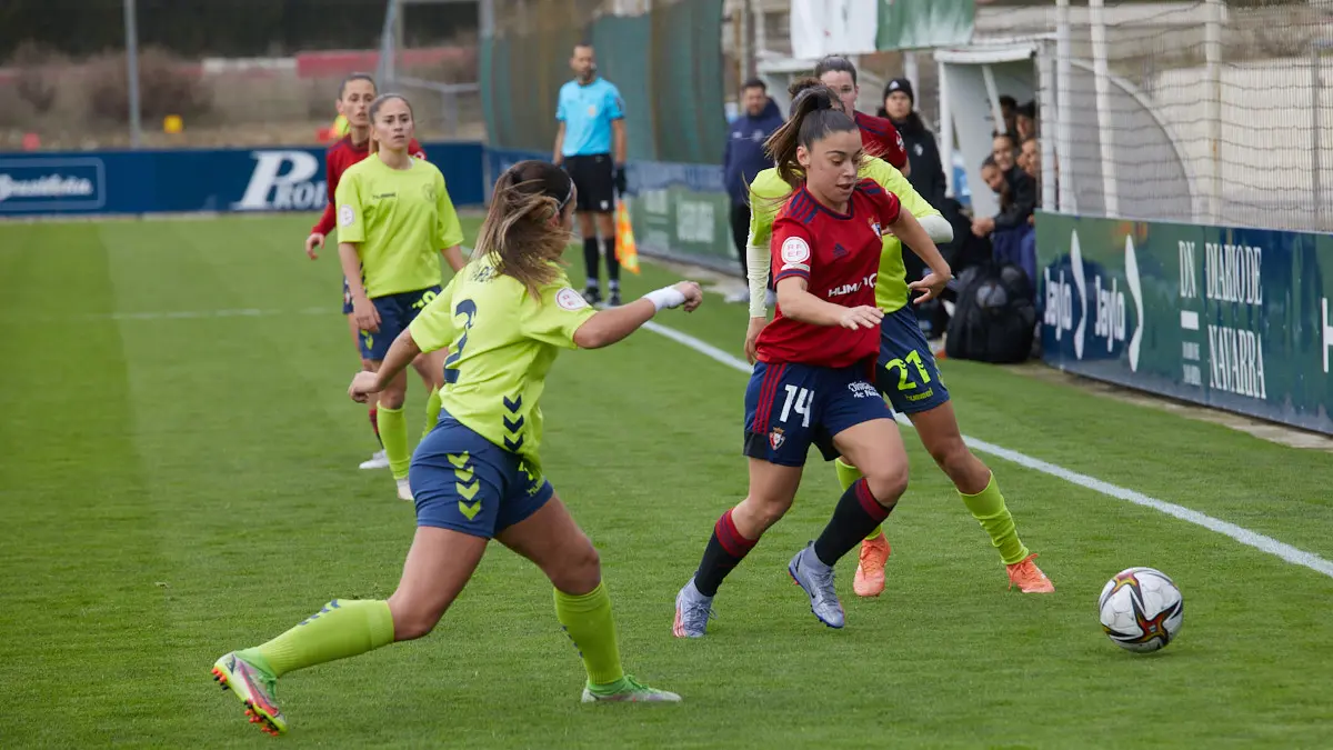 Partido de la Segunda División Femenina de Fútbol entre Osasuna y Levante Las Planas disputado en las instalaciones de Tajonar. IÑIGO ALZUGARAY