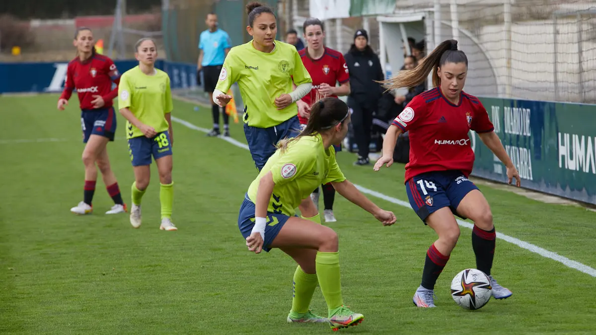 Partido de la Segunda División Femenina de Fútbol entre Osasuna y Levante Las Planas disputado en las instalaciones de Tajonar. IÑIGO ALZUGARAY