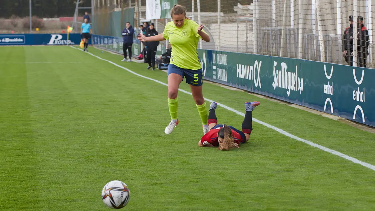 Partido de la Segunda División Femenina de Fútbol entre Osasuna y Levante Las Planas disputado en las instalaciones de Tajonar. IÑIGO ALZUGARAY
