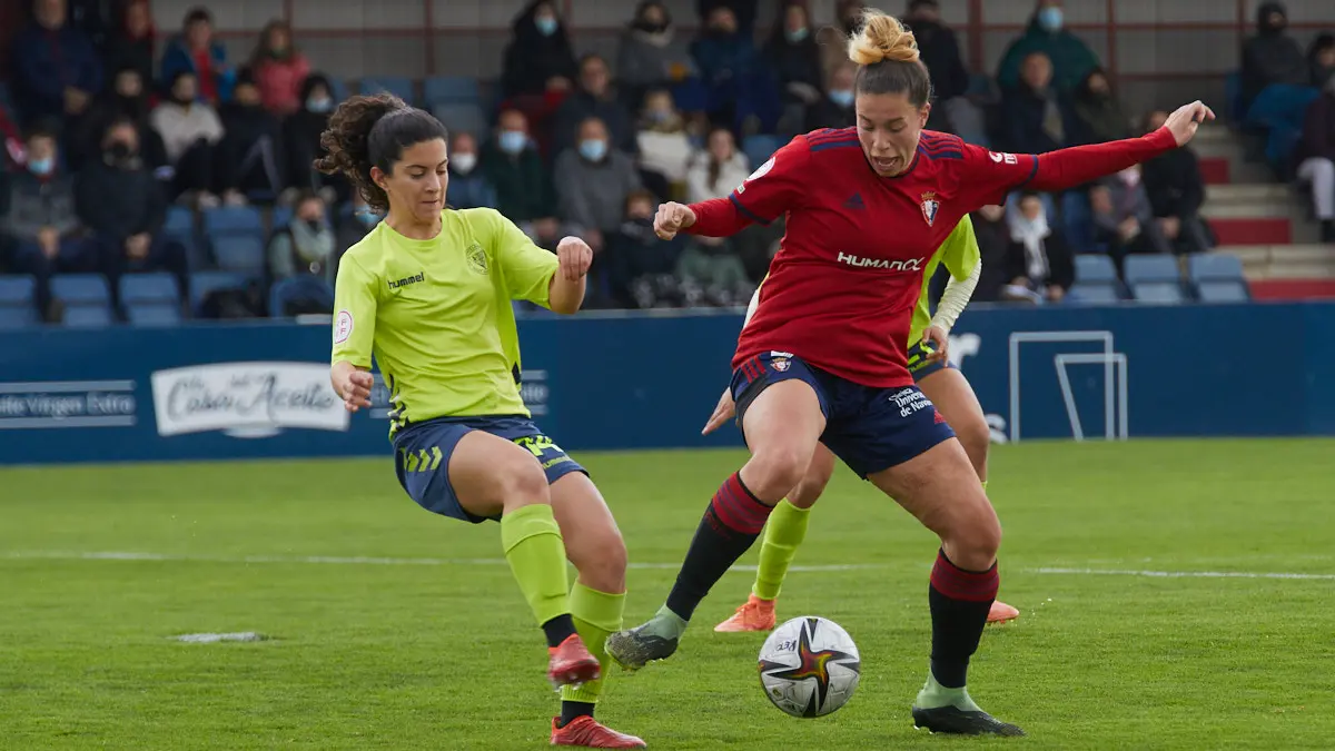 Partido de la Segunda División Femenina de Fútbol entre Osasuna y Levante Las Planas disputado en las instalaciones de Tajonar. IÑIGO ALZUGARAY