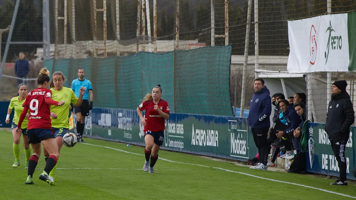 Partido de la Segunda División Femenina de Fútbol entre Osasuna y Levante Las Planas disputado en las instalaciones de Tajonar. IÑIGO ALZUGARAY