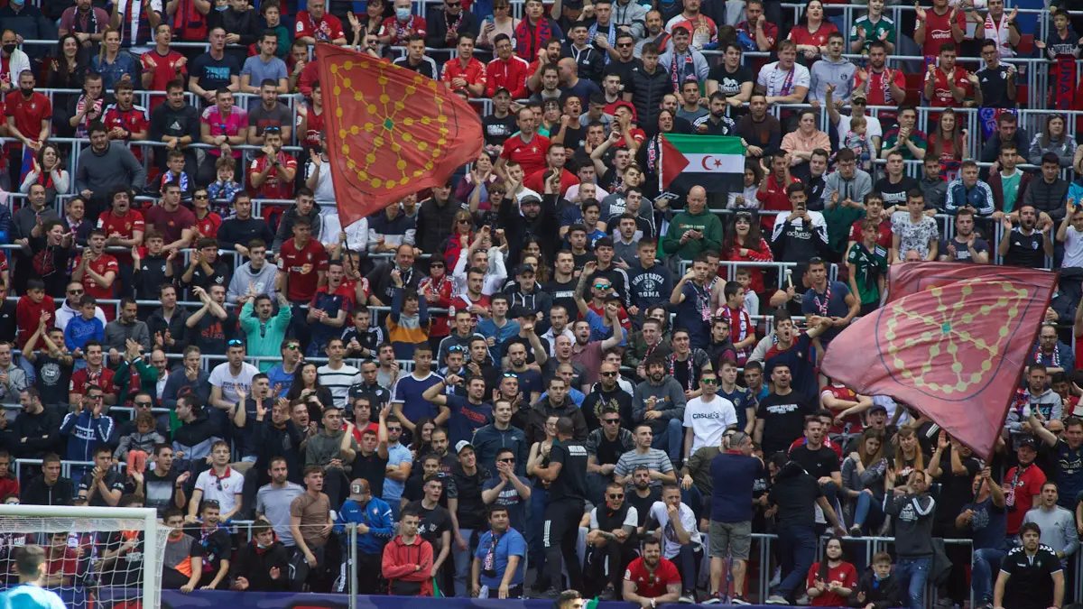 La grada de El Sadar durante el partido de La Liga Santander entre Osasuna y Alavés. IÑIGO ALZUGARAY
