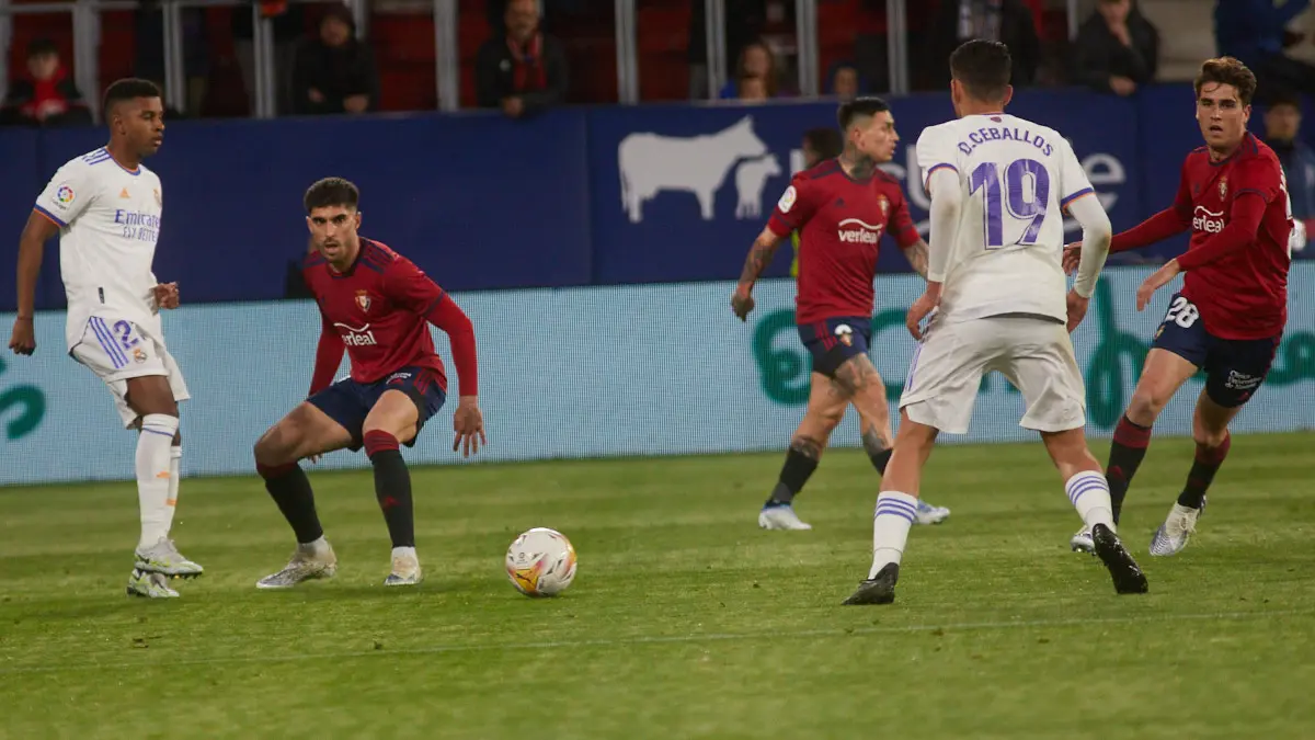 Partido de La Liga Santander entre Osasuna y Real Madrid disputado en el estadio de El Sadar. IÑIGO ALZUGARAY