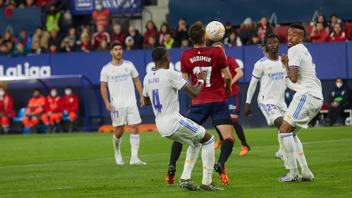 Partido de La Liga Santander entre Osasuna y Real Madrid disputado en el estadio de El Sadar. IÑIGO ALZUGARAY