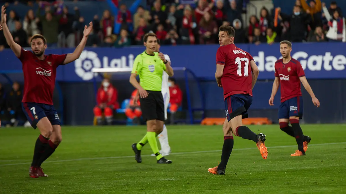 Partido de La Liga Santander entre Osasuna y Real Madrid disputado en el estadio de El Sadar. IÑIGO ALZUGARAY