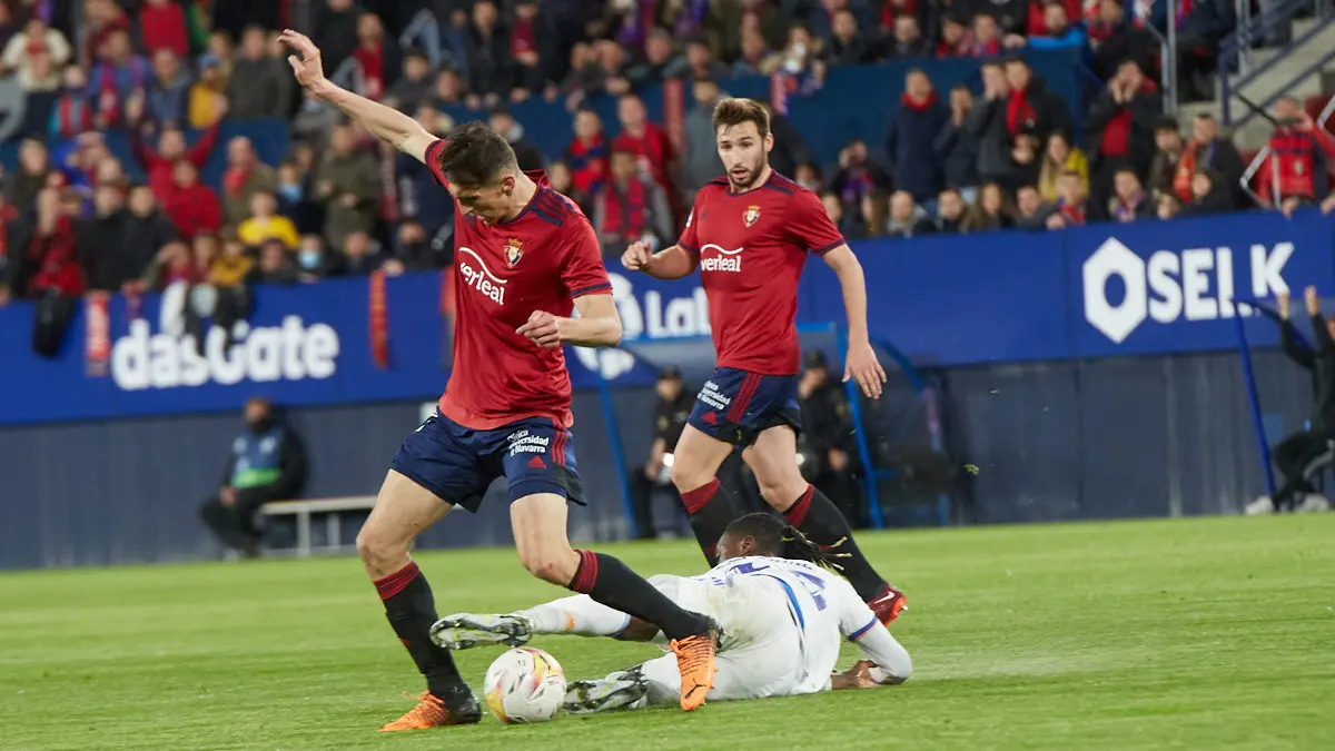 Partido de La Liga Santander entre Osasuna y Real Madrid disputado en el estadio de El Sadar. IÑIGO ALZUGARAY