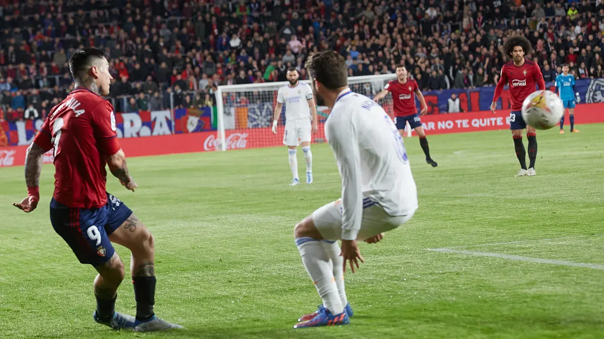 Partido de La Liga Santander entre Osasuna y Real Madrid disputado en el estadio de El Sadar. IÑIGO ALZUGARAY