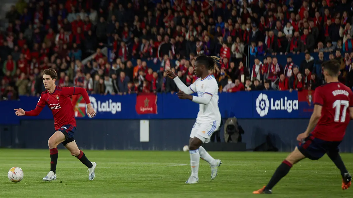 Partido de La Liga Santander entre Osasuna y Real Madrid disputado en el estadio de El Sadar. IÑIGO ALZUGARAY